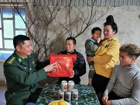 Tết đoàn tụ sau ác mộng việc nhẹ lương cao - Ảnh 3. Tết đoàn tụ sau ác mộng việc nhẹ lương cao - Ảnh 3.