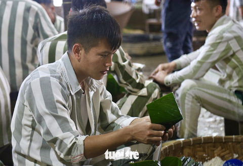 Gói bánh chưng đón Tết trong trại giam Yên Hạ - Ảnh 4. Gói bánh chưng đón Tết trong trại giam Yên Hạ - Ảnh 4.