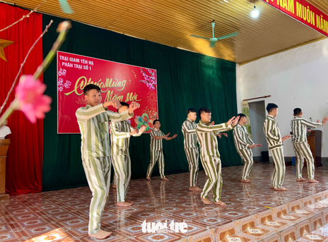 Gói bánh chưng đón Tết trong trại giam Yên Hạ - Ảnh 8. Gói bánh chưng đón Tết trong trại giam Yên Hạ - Ảnh 8.