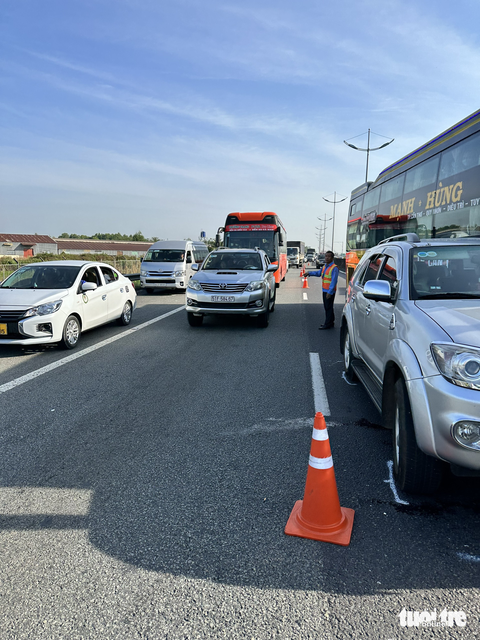 6 ô tô va chạm liên hoàn, cao tốc TP.HCM - Trung Lương ùn ứ - Ảnh 1. 6 ô tô va chạm liên hoàn, cao tốc TP.HCM - Trung Lương ùn ứ - Ảnh 1.