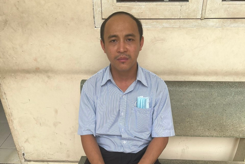 Người đàn ông lom khom chui vô lớp học trộm tiền đã ra đầu thú - Ảnh 1. Người đàn ông lom khom chui vô lớp học trộm tiền đã ra đầu thú - Ảnh 1.