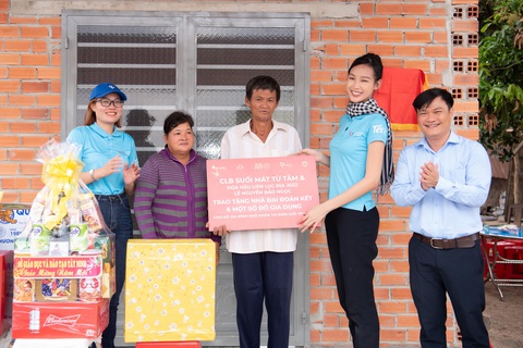 Bảo Ngọc, Thanh Thủy, Thiên Ân, Đỗ Hà mang Tết hạnh phúc cho người khó khăn - Ảnh 1. Bảo Ngọc, Thanh Thủy, Thiên Ân, Đỗ Hà mang Tết hạnh phúc cho người khó khăn - Ảnh 1.