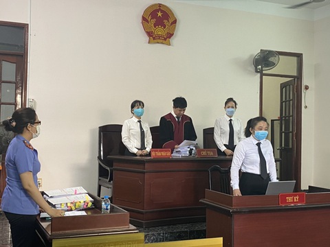 Hoãn phiên tòa xử lại vụ mua nhà 58 tỉ bán lại 28 tỉ - Ảnh 1. Hoãn phiên tòa xử lại vụ mua nhà 58 tỉ bán lại 28 tỉ - Ảnh 1.