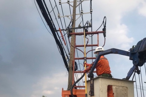 EVNHCMC hoàn tất cấp điện phục vụ diễn tập bệnh viện dã chiến số 13 - Ảnh 1. EVNHCMC hoàn tất cấp điện phục vụ diễn tập bệnh viện dã chiến số 13 - Ảnh 1.