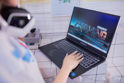 Laptop cho sinh viên, dân văn phòng giảm đến ‘nửa giá’ tại FPT Shop - Ảnh 2. Laptop cho sinh viên, dân văn phòng giảm đến ‘nửa giá’ tại FPT Shop - Ảnh 2.