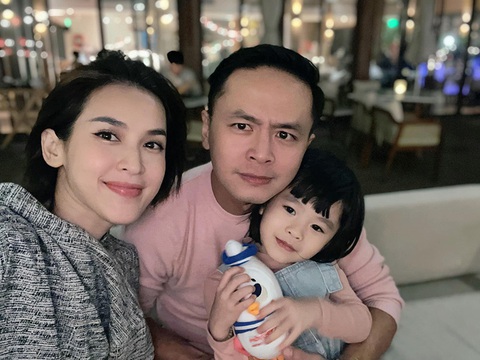 Ảnh vui sao Việt 18-1: Hà Tăng khen Louis Nguyễn là chồng tuyệt vời - Ảnh 10. Ảnh vui sao Việt 18-1: Hà Tăng khen Louis Nguyễn là chồng tuyệt vời - Ảnh 10.