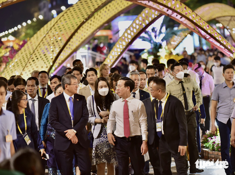 Khai mạc Đường hoa Nguyễn Huệ 2023 - Ảnh 5. Khai mạc Đường hoa Nguyễn Huệ 2023 - Ảnh 5.