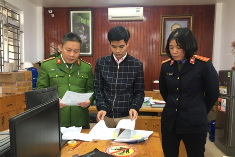 Bắt hai phó giám đốc trung tâm đăng kiểm ở Nam Định nhận hối lộ qua chủ gara - Ảnh 1. Bắt hai phó giám đốc trung tâm đăng kiểm ở Nam Định nhận hối lộ qua chủ gara - Ảnh 1.