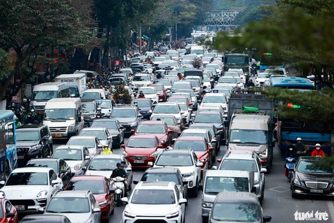 Tết này gặp xe nhồi khách, bức xúc về giao thông, người dân gọi vào chín số đường dây nóng dưới đây - Ảnh 1. Tết này gặp xe nhồi khách, bức xúc về giao thông, người dân gọi vào chín số đường dây nóng dưới đây - Ảnh 1.