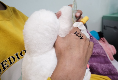 Cùng con đón Tết ở bệnh viện - Ảnh 4. Cùng con đón Tết ở bệnh viện - Ảnh 4.