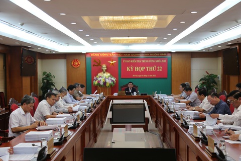 Kỷ luật chủ tịch, phó chủ tịch Đồng Tháp, miễn nhiệm phó chủ tịch Quảng Ninh - Ảnh 1. Kỷ luật chủ tịch, phó chủ tịch Đồng Tháp, miễn nhiệm phó chủ tịch Quảng Ninh - Ảnh 1.