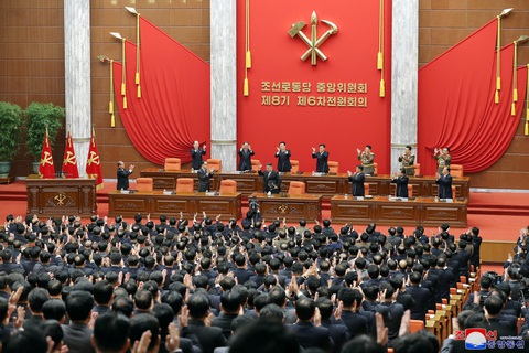 Vì sao ông Kim cách chức quan chức quân sự quyền lực thứ hai sau mình? - Ảnh 1. Vì sao ông Kim cách chức quan chức quân sự quyền lực thứ hai sau mình? - Ảnh 1.