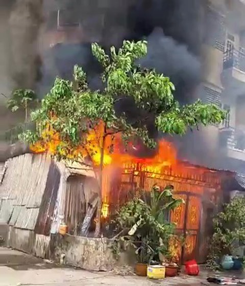 Cháy nhà trên đường Dương Quảng Hàm, Gò Vấp, hai người mắc kẹt - Ảnh 1. Cháy nhà trên đường Dương Quảng Hàm, Gò Vấp, hai người mắc kẹt - Ảnh 1.