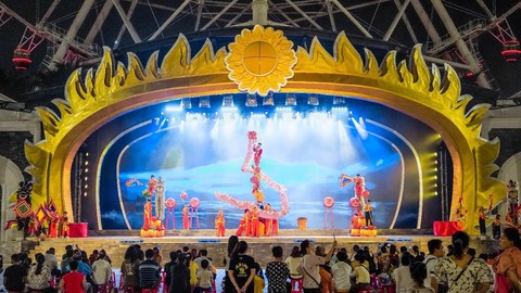 Du khách háo hức tận hưởng ngày đầu Năm mới tại các Sun World trên cả nước - Ảnh 7. Du khách háo hức tận hưởng ngày đầu Năm mới tại các Sun World trên cả nước - Ảnh 7.