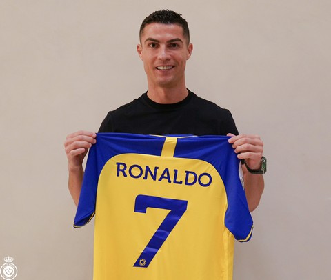 Tiền đạo của Al-Nassr bị đuổi vì không nhường áo số 7 cho Ronaldo? - Ảnh 2. Tiền đạo của Al-Nassr bị đuổi vì không nhường áo số 7 cho Ronaldo? - Ảnh 2.
