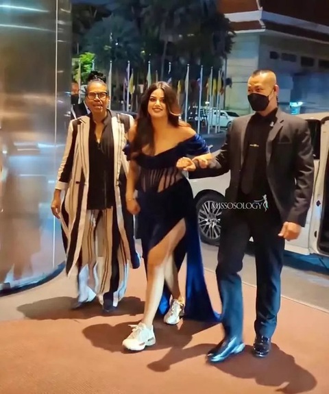Váy phun sơn trực tiếp của Bella Hadid gây sửng sốt nhất 2022 - Ảnh 6. Váy phun sơn trực tiếp của Bella Hadid gây sửng sốt nhất 2022 - Ảnh 6.