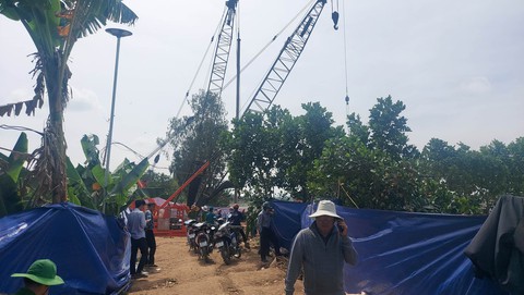 Thủ tướng chỉ đạo khẩn trương cứu bé trai rơi xuống trụ bê tông sâu 35m - Ảnh 1. Thủ tướng chỉ đạo khẩn trương cứu bé trai rơi xuống trụ bê tông sâu 35m - Ảnh 1.