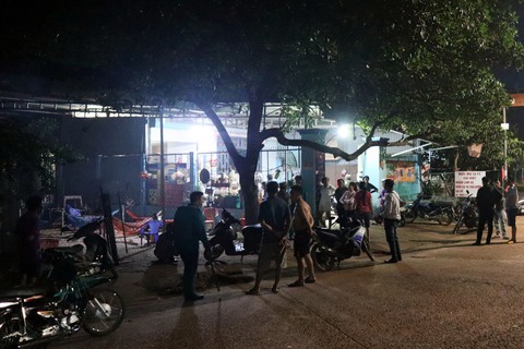 Bắt nóng nghi phạm cầm dao xông vào tiệm tạp hóa đâm chết người - Ảnh 1. Bắt nóng nghi phạm cầm dao xông vào tiệm tạp hóa đâm chết người - Ảnh 1.