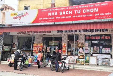 Bắt chủ cửa hàng sách tự chọn bán hơn 90.000 sách giáo khoa giả - Ảnh 1. Bắt chủ cửa hàng sách tự chọn bán hơn 90.000 sách giáo khoa giả - Ảnh 1.