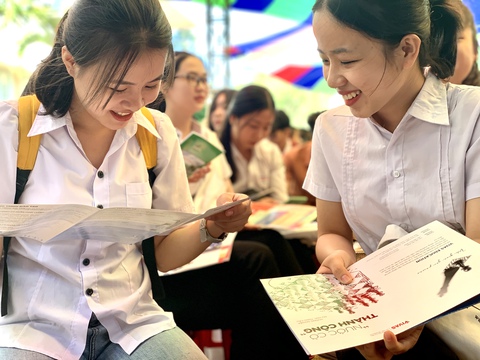 Báo Tuổi Trẻ bắt đầu chuỗi tư vấn tuyển sinh - hướng nghiệp 2023 tại Đồng Nai, Bình Thuận - Ảnh 1. Báo Tuổi Trẻ bắt đầu chuỗi tư vấn tuyển sinh - hướng nghiệp 2023 tại Đồng Nai, Bình Thuận - Ảnh 1.