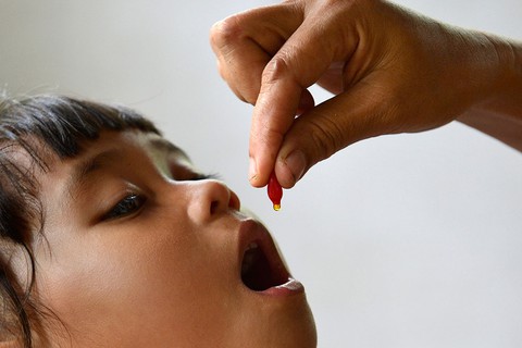 Bé bị nôn ói sau khi uống vitamin A, có nguy hiểm? - Ảnh 1. Bé bị nôn ói sau khi uống vitamin A, có nguy hiểm? - Ảnh 1.