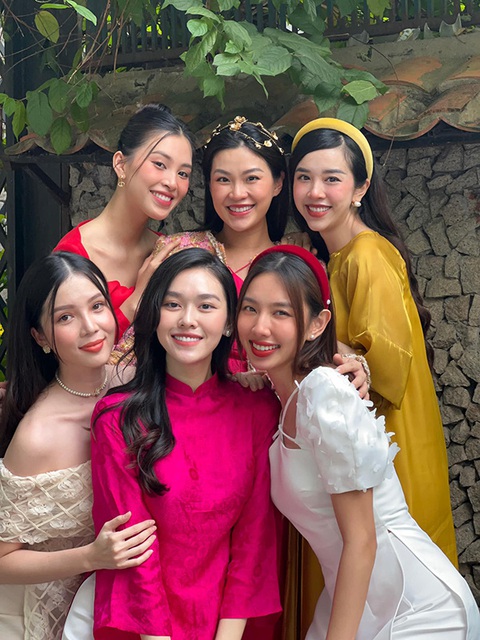 Màn đọ sắc mười phân vẹn mười của hội bạn thân trong showbiz Việt - Ảnh 1. Màn đọ sắc mười phân vẹn mười của hội bạn thân trong showbiz Việt - Ảnh 1.