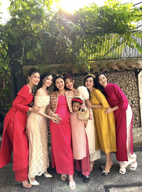 Màn đọ sắc mười phân vẹn mười của hội bạn thân trong showbiz Việt - Ảnh 2. Màn đọ sắc mười phân vẹn mười của hội bạn thân trong showbiz Việt - Ảnh 2.