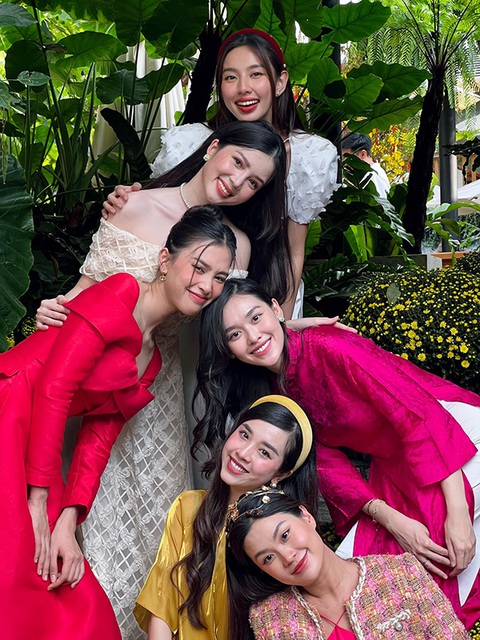 Màn đọ sắc mười phân vẹn mười của hội bạn thân trong showbiz Việt - Ảnh 4. Màn đọ sắc mười phân vẹn mười của hội bạn thân trong showbiz Việt - Ảnh 4.