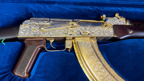 Hải quan Nga tịch thu khẩu súng trường Kalashnikov bằng vàng - Ảnh 1. Hải quan Nga tịch thu khẩu súng trường Kalashnikov bằng vàng - Ảnh 1.
