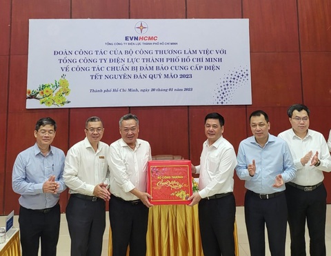 Bộ Công thương kiểm tra công tác đảm bảo cấp điện TP.HCM Tết Quý Mão 2023 - Ảnh 5. Bộ Công thương kiểm tra công tác đảm bảo cấp điện TP.HCM Tết Quý Mão 2023 - Ảnh 5.
