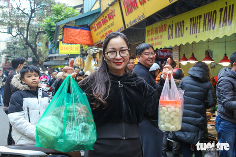 Chợ nhà giàu Hà Nội tấp nập, khách không ngại rút tiền triệu mua hàng - Ảnh 2. Chợ nhà giàu Hà Nội tấp nập, khách không ngại rút tiền triệu mua hàng - Ảnh 2.