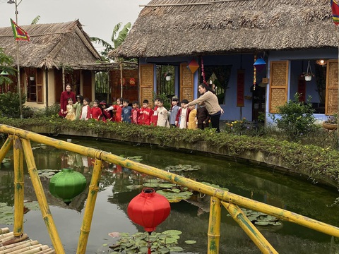Phố cổ Hội An hủy bắn pháo hoa vì… hết hàng - Ảnh 2. Phố cổ Hội An hủy bắn pháo hoa vì… hết hàng - Ảnh 2.