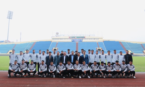 Nguyễn Phong Hồng Duy mang tiền ký hợp đồng nhờ ba mẹ giữ để cưới vợ - Ảnh 2. Nguyễn Phong Hồng Duy mang tiền ký hợp đồng nhờ ba mẹ giữ để cưới vợ - Ảnh 2.