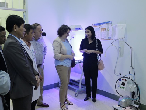 Tổng Lãnh sự quán Cộng hòa Liên bang Đức tại TP.HCM và VCF tặng thiết bị y tế - Ảnh 1. Tổng Lãnh sự quán Cộng hòa Liên bang Đức tại TP.HCM và VCF tặng thiết bị y tế - Ảnh 1.