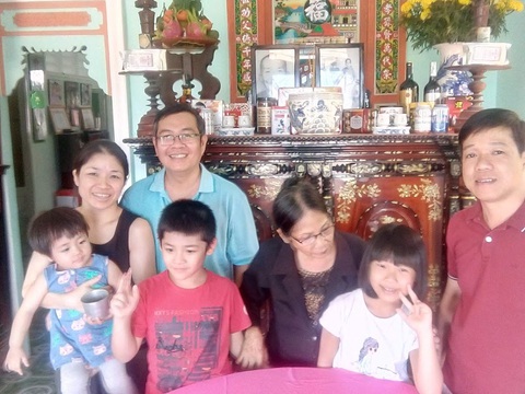 Sao con cháu không về quê ăn Tết cho hết nỗi cô quạnh của người già? - Ảnh 1. Sao con cháu không về quê ăn Tết cho hết nỗi cô quạnh của người già? - Ảnh 1.