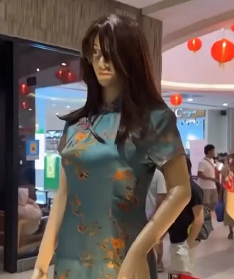 Hú hồn hú vía với ma nơ canh đón Tết kiểu độc lạ Malaysia - Ảnh 1. Hú hồn hú vía với ma nơ canh đón Tết kiểu độc lạ Malaysia - Ảnh 1.