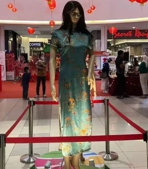 Hú hồn hú vía với ma nơ canh đón Tết kiểu độc lạ Malaysia - Ảnh 2. Hú hồn hú vía với ma nơ canh đón Tết kiểu độc lạ Malaysia - Ảnh 2.