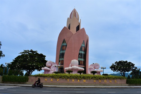 Nha Trang: Gần 11 tỉ đồng thay áo mới cho tháp Trầm Hương - Ảnh 2. Nha Trang: Gần 11 tỉ đồng thay áo mới cho tháp Trầm Hương - Ảnh 2.