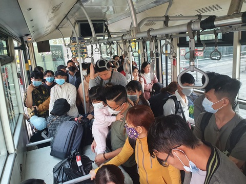 Mua vé máy bay sát Tết: ít chuyến, giá không đột biến - Ảnh 6. Mua vé máy bay sát Tết: ít chuyến, giá không đột biến - Ảnh 6.