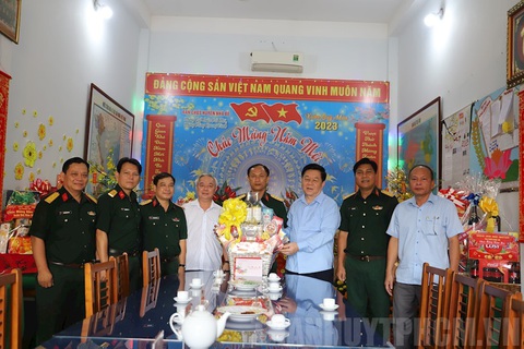 Thường trực Ban Bí thư Võ Văn Thưởng thăm, chúc Tết Công an TP.HCM - Ảnh 3. Thường trực Ban Bí thư Võ Văn Thưởng thăm, chúc Tết Công an TP.HCM - Ảnh 3.