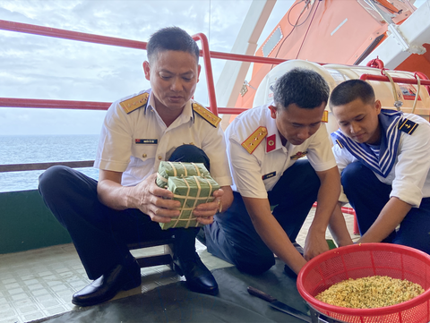 Tết trên những pháo đài thép giữa trùng khơi - Ảnh 2. Tết trên những pháo đài thép giữa trùng khơi - Ảnh 2.