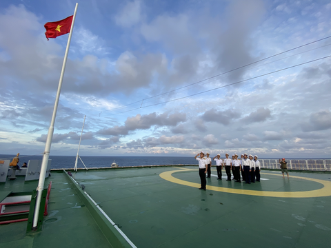 Tết trên những pháo đài thép giữa trùng khơi - Ảnh 4. Tết trên những pháo đài thép giữa trùng khơi - Ảnh 4.
