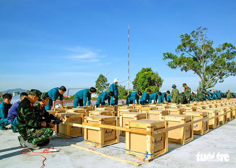 An Giang bắn pháo hoa ở Long Xuyên và Châu Đốc - Ảnh 1. An Giang bắn pháo hoa ở Long Xuyên và Châu Đốc - Ảnh 1.