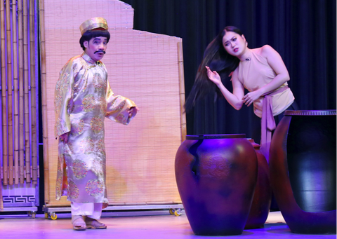 Nhà Việt Hương lần đầu ăn Tết Việt trọn vẹn; Hứa Minh Đạt, Lâm Vỹ Dạ bớt show - Ảnh 9. Nhà Việt Hương lần đầu ăn Tết Việt trọn vẹn; Hứa Minh Đạt, Lâm Vỹ Dạ bớt show - Ảnh 9.