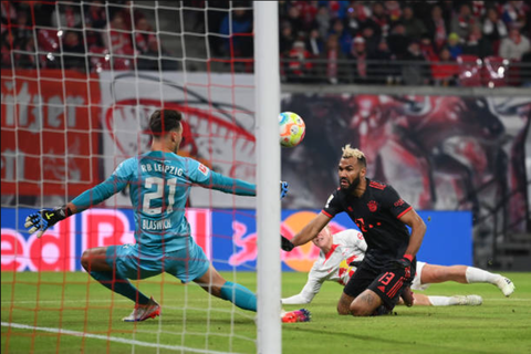 Bayern Munich đứt mạch thắng khi Bundesliga trở lại - Ảnh 1. Bayern Munich đứt mạch thắng khi Bundesliga trở lại - Ảnh 1.