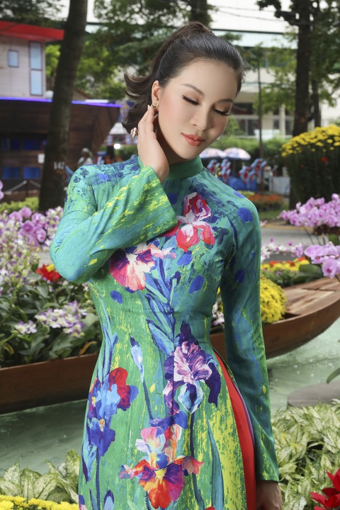 Nữ hoàng ảnh lịch Thanh Mai xúng xính áo dài đón Tết - Ảnh 6. Nữ hoàng ảnh lịch Thanh Mai xúng xính áo dài đón Tết - Ảnh 6.