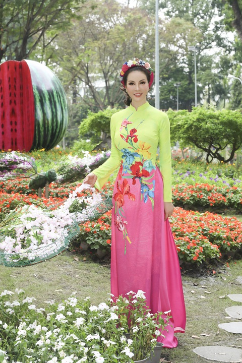 Nữ hoàng ảnh lịch Thanh Mai xúng xính áo dài đón Tết - Ảnh 8. Nữ hoàng ảnh lịch Thanh Mai xúng xính áo dài đón Tết - Ảnh 8.
