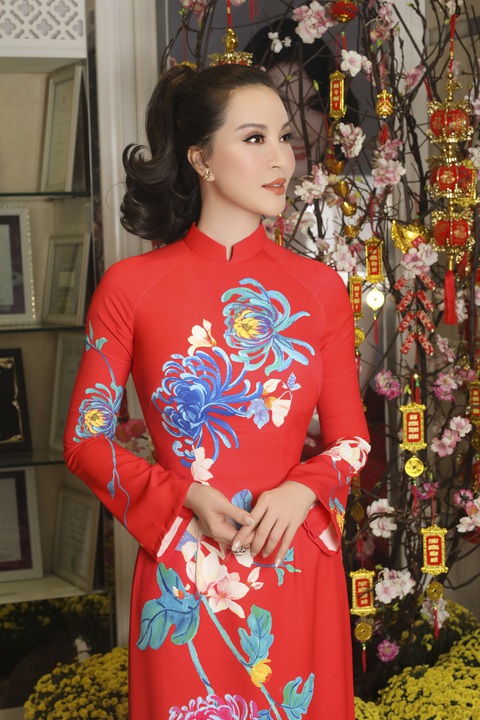 Nữ hoàng ảnh lịch Thanh Mai xúng xính áo dài đón Tết - Ảnh 7. Nữ hoàng ảnh lịch Thanh Mai xúng xính áo dài đón Tết - Ảnh 7.