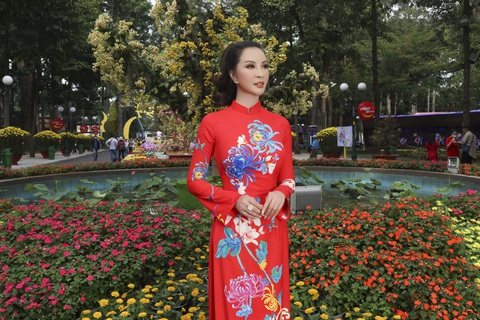 Nữ hoàng ảnh lịch Thanh Mai xúng xính áo dài đón Tết - Ảnh 13. Nữ hoàng ảnh lịch Thanh Mai xúng xính áo dài đón Tết - Ảnh 13.