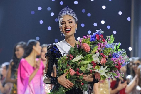 Tân Miss Universe 2023: Hai tuần không gội đầu, ít tắm để giữ sắc vóc - Ảnh 1. Tân Miss Universe 2023: Hai tuần không gội đầu, ít tắm để giữ sắc vóc - Ảnh 1.